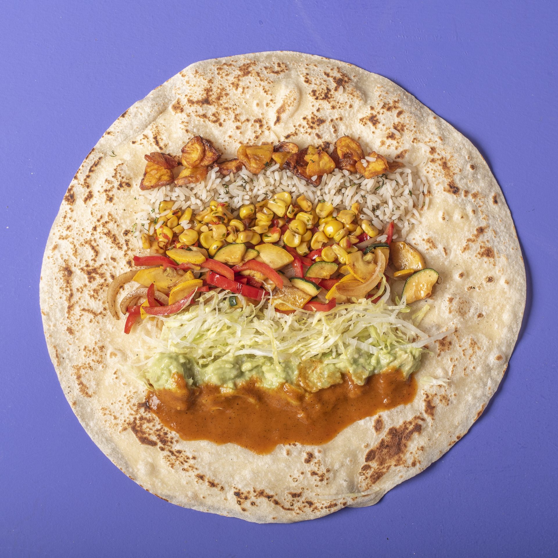 Tortilla con toppings ordenados